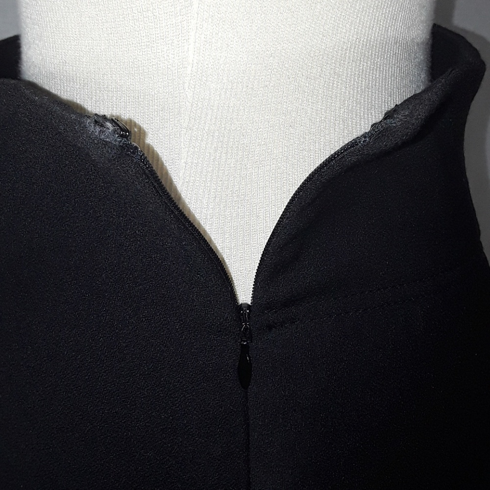 Banana Republic black wool skirt w/front buttons - Picture 4 of 6